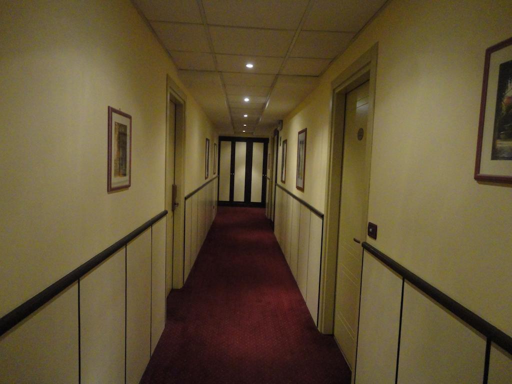 Hotel Vazzana Volpiano Buitenkant foto
