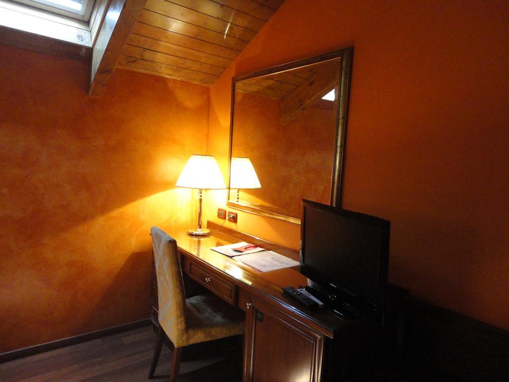 Hotel Vazzana Volpiano Buitenkant foto