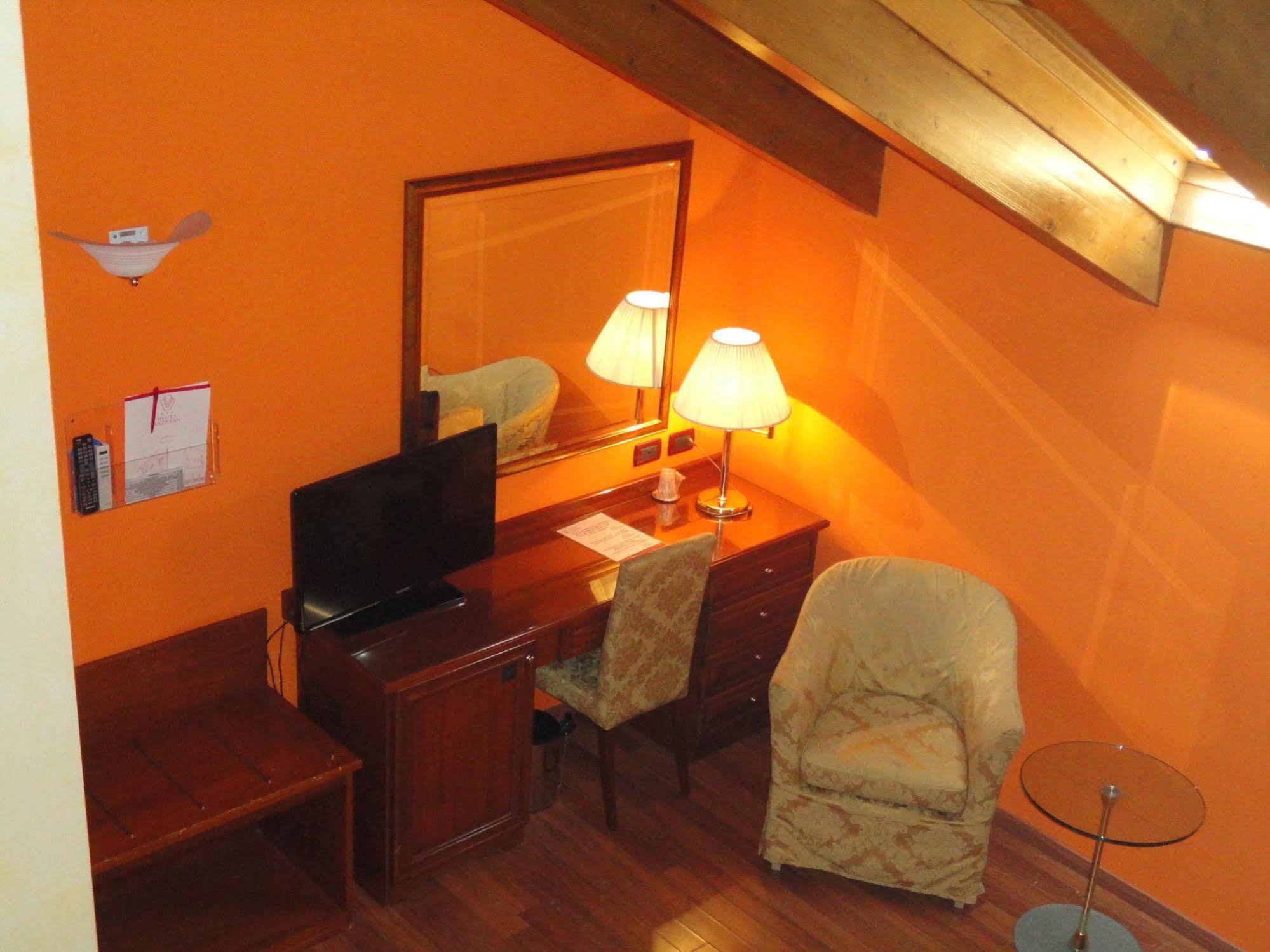 Hotel Vazzana Volpiano Buitenkant foto