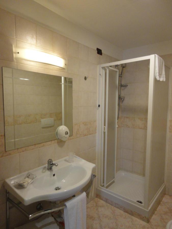 Hotel Vazzana Volpiano Kamer foto