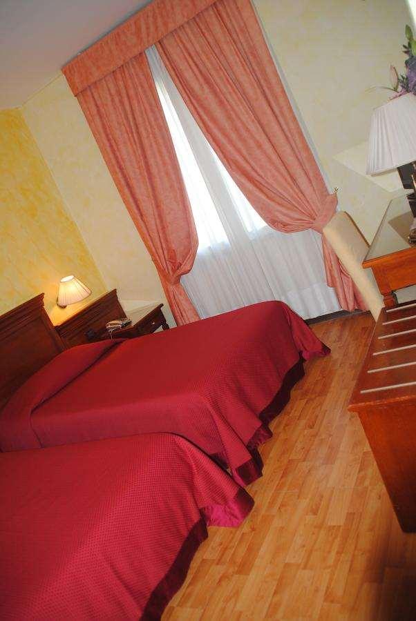 Hotel Vazzana Volpiano Kamer foto