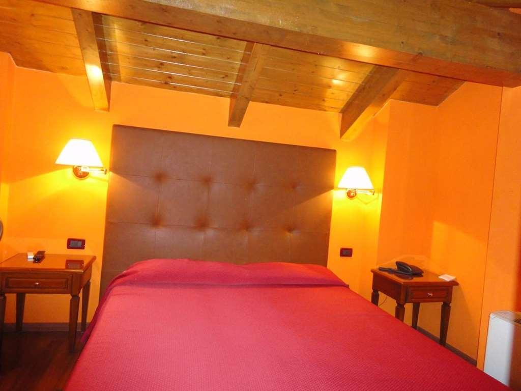 Hotel Vazzana Volpiano Kamer foto